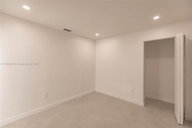 Building Photo - 10760 NW 29th Manor