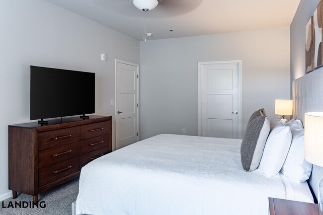 Building Photo - 2023 N Broadmoor Ave