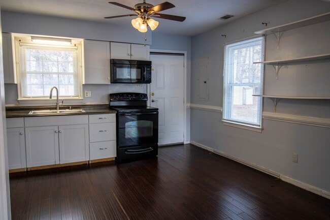 Building Photo - 822 Winnetka Ave