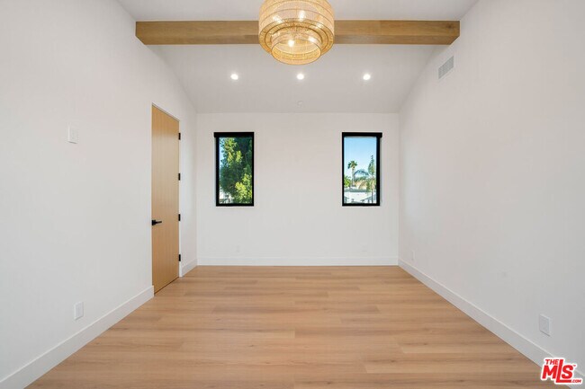 Building Photo - 5660 Winnetka Ave
