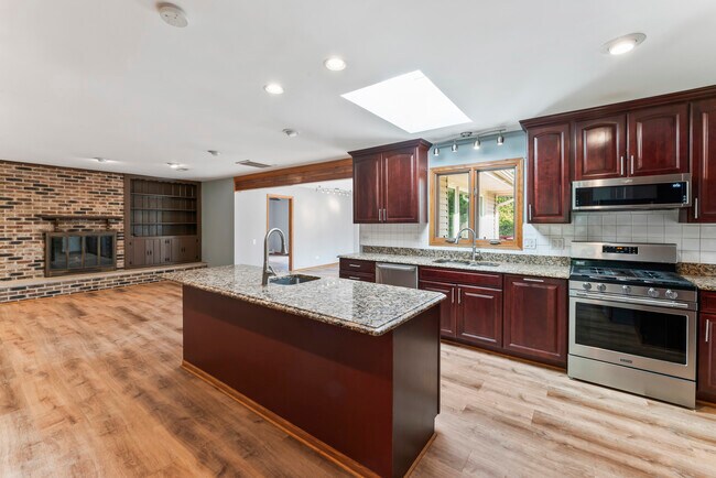 Building Photo - 2226 Shannondale Dr