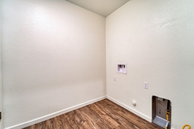 Building Photo - 5549 Glowhaven St