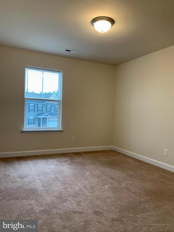 Building Photo - 6906 Lunette Ln