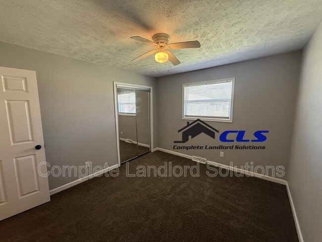 Building Photo - 886 E Dawn Dr