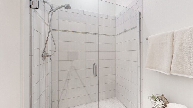 Building Photo - 1706 18th Ave S