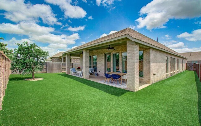 Building Photo - 4910 Morrison Dr