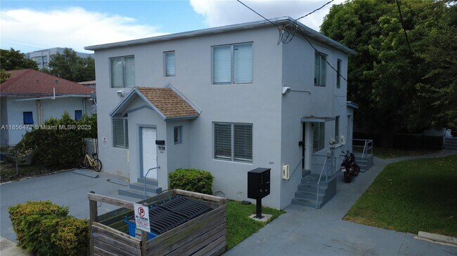 Building Photo - 534 SW 6th Ct