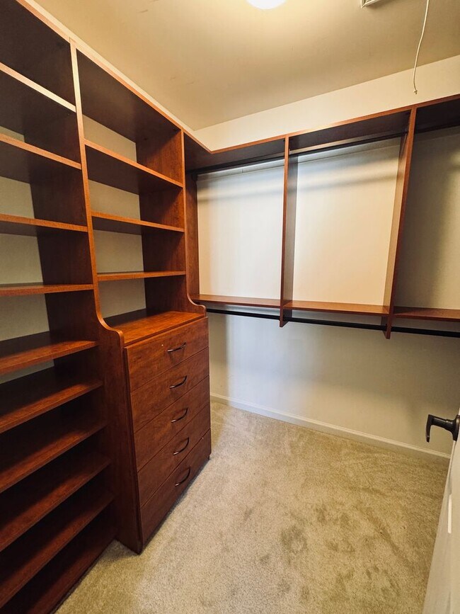 Building Photo - South AVL - Well Kept, Large Home with Garage