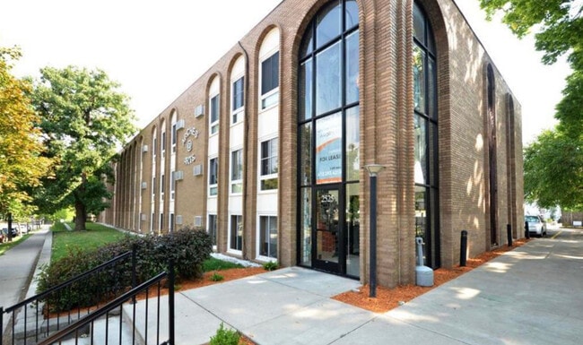 Primary Photo - 2525 3rd Ave S