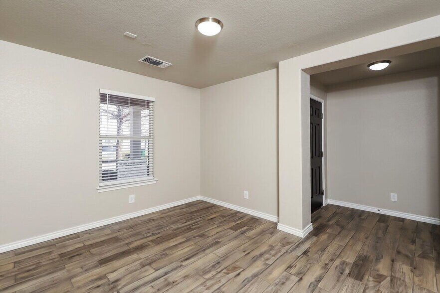 Building Photo - 7918 Meadow Wind