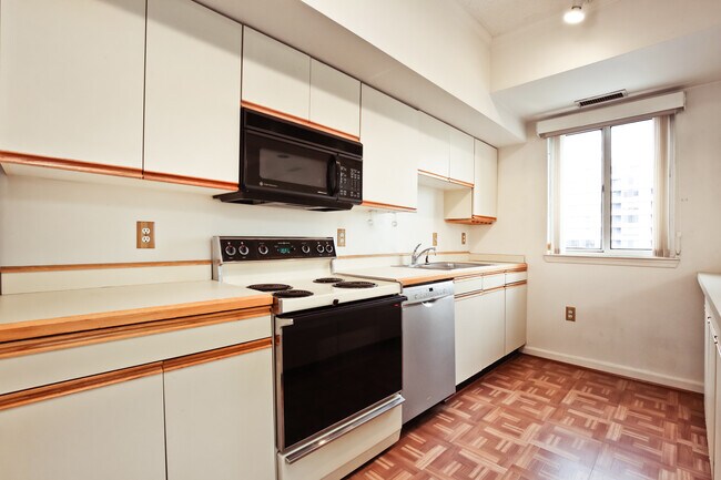 kitchen 2 - 1211 S Eads St