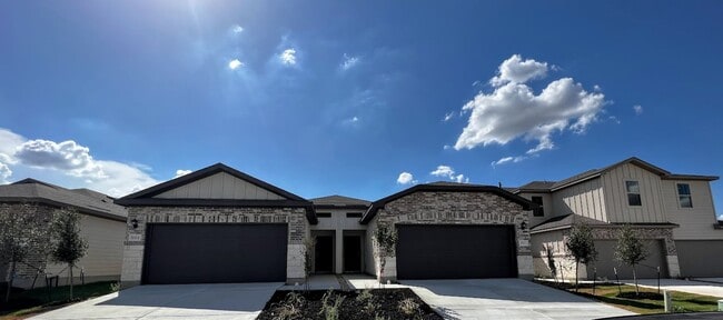 Building Photo - Spacious Single-Story Duplex with Upgraded Kitchen Appliances