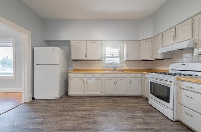 Building Photo - 29 W 33rd Pl