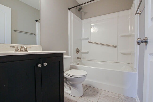 Building Photo - Pet Friendly Three Bedroom!