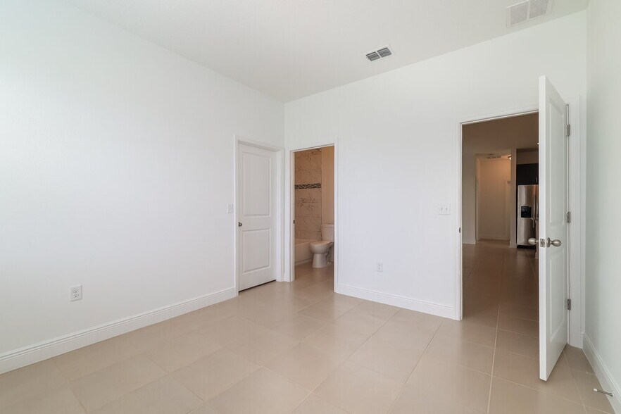 Building Photo - 602 Madrid Dr