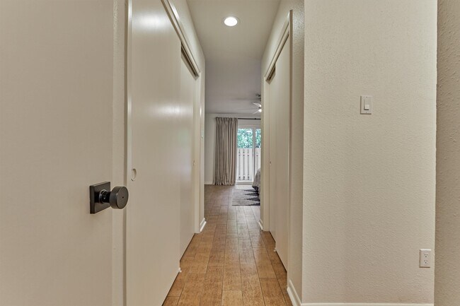 Building Photo - 2351 W Settler's Way