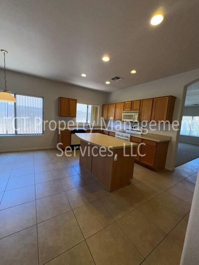 Building Photo - Desirable Location in Wigwam Creek South