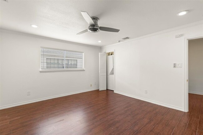 Building Photo - 2229 Mimosa Dr