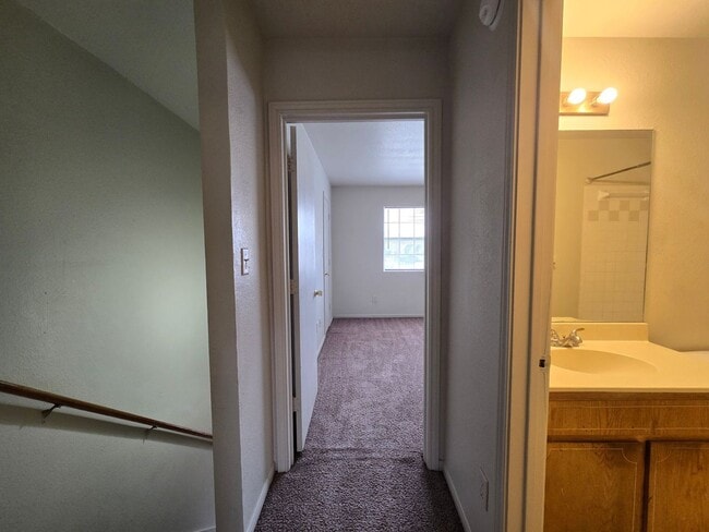 Building Photo - HUD / SECTION 8 ACCEPTED & READY FOR MOVE IN!