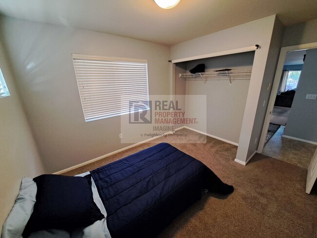 Building Photo - Fully Furnished *SHORT TERM RENTAL* (3-6 M...