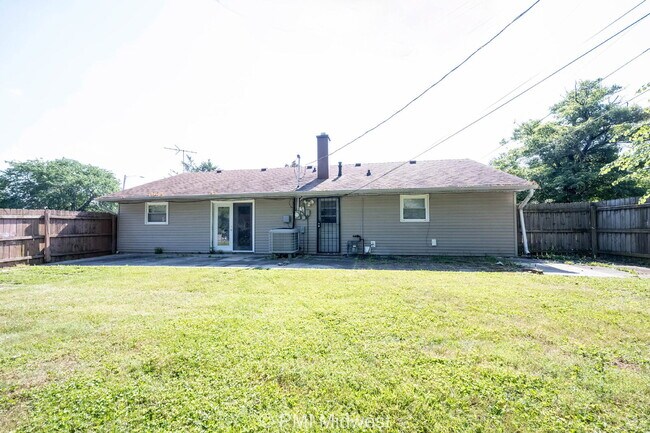 Building Photo - 3926 Malibu Dr