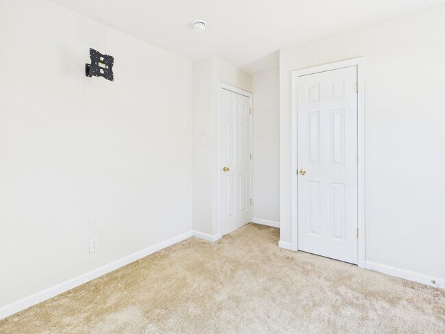 Building Photo - 2102 Brockway Ln