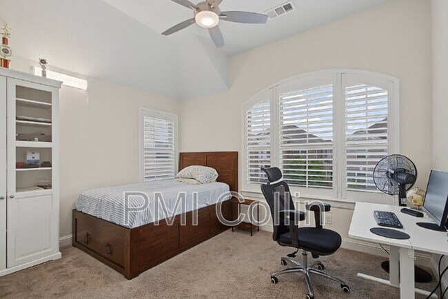 Building Photo - 8701 Fairway Ln
