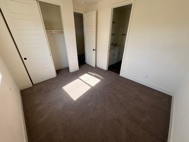 Building Photo - 2632 S Cain Ct