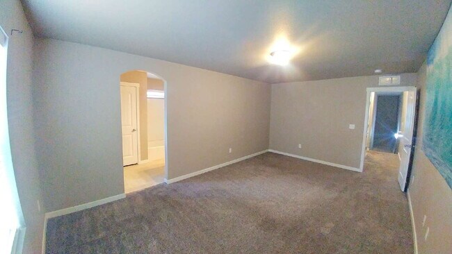 Building Photo - Spacious End Unit - The Townhomes at Bradl...