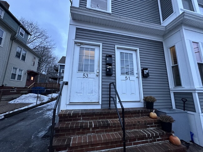 Building Photo - Charming 2-Bedroom Apartment in Portland's East End!