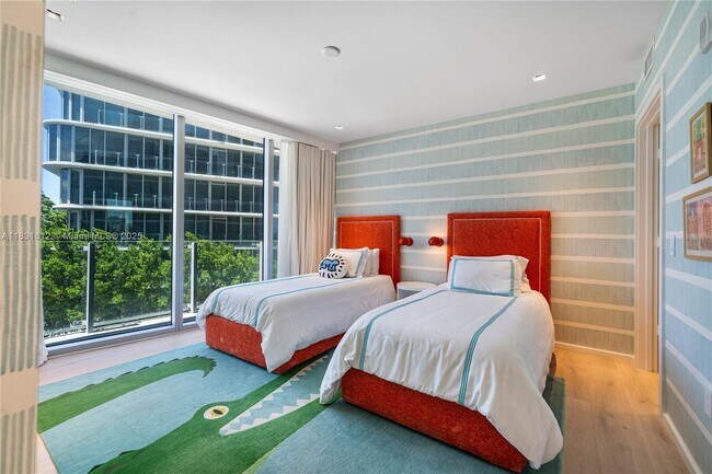 Building Photo - 1 Collins Ave