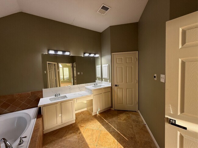 Building Photo - 3642 Heritage Colony Dr