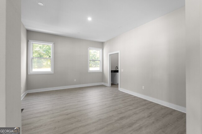 Building Photo - 1331 Diamond Ave SE