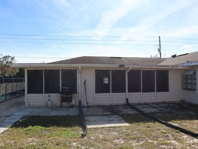 Building Photo - 4 BEDROOM 2 Bath  Pool Home!  Call Carole Arcaro 386-216-4900 Deltona Lakes Realty