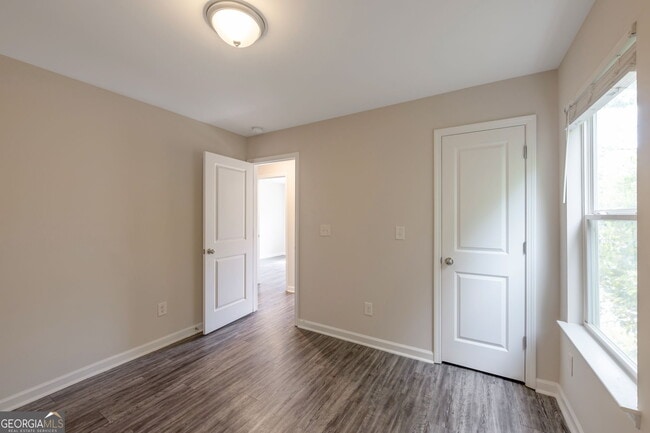 Building Photo - 328 Ashigan St