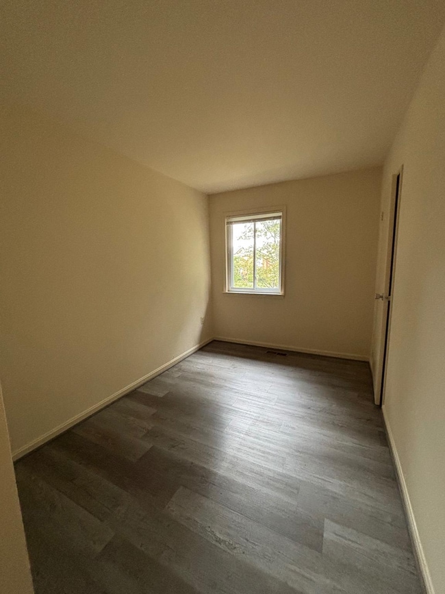 Building Photo - Charming Townhome in Prime Annandale Location