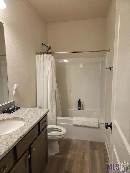 Building Photo - 7211 Kenilworth Crossing Ave