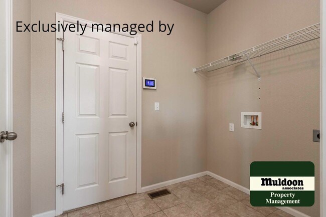 Building Photo - Beautifully done home close to Military Ba...