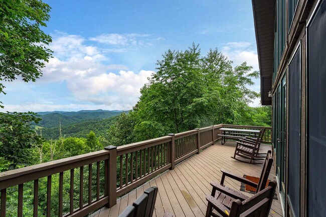 Building Photo - 49 Valley Dr