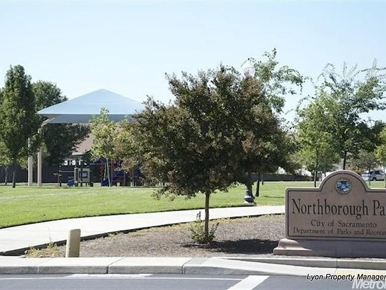 Building Photo - 5350 Dunlay Dr