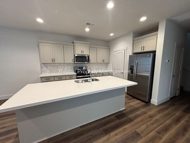 Building Photo - 1112 Little Ln