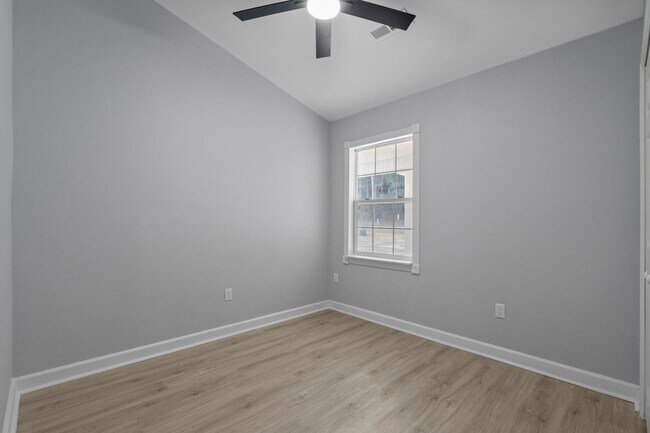 Building Photo - 2730 Cultra Rd