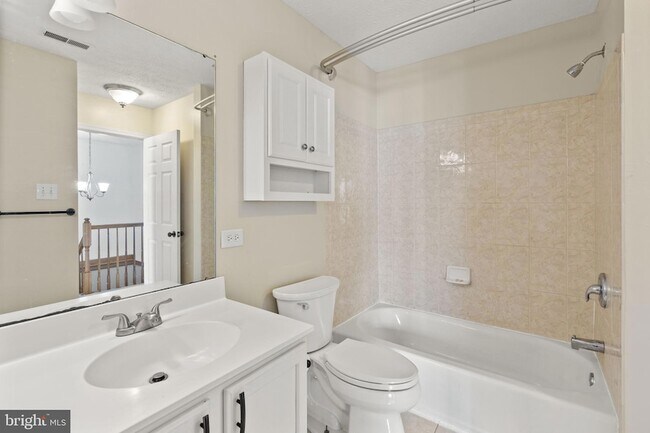 Building Photo - 5030 Finsbury Rd