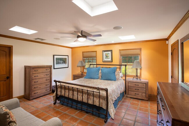 Building Photo - 387 S Cahuilla Rd