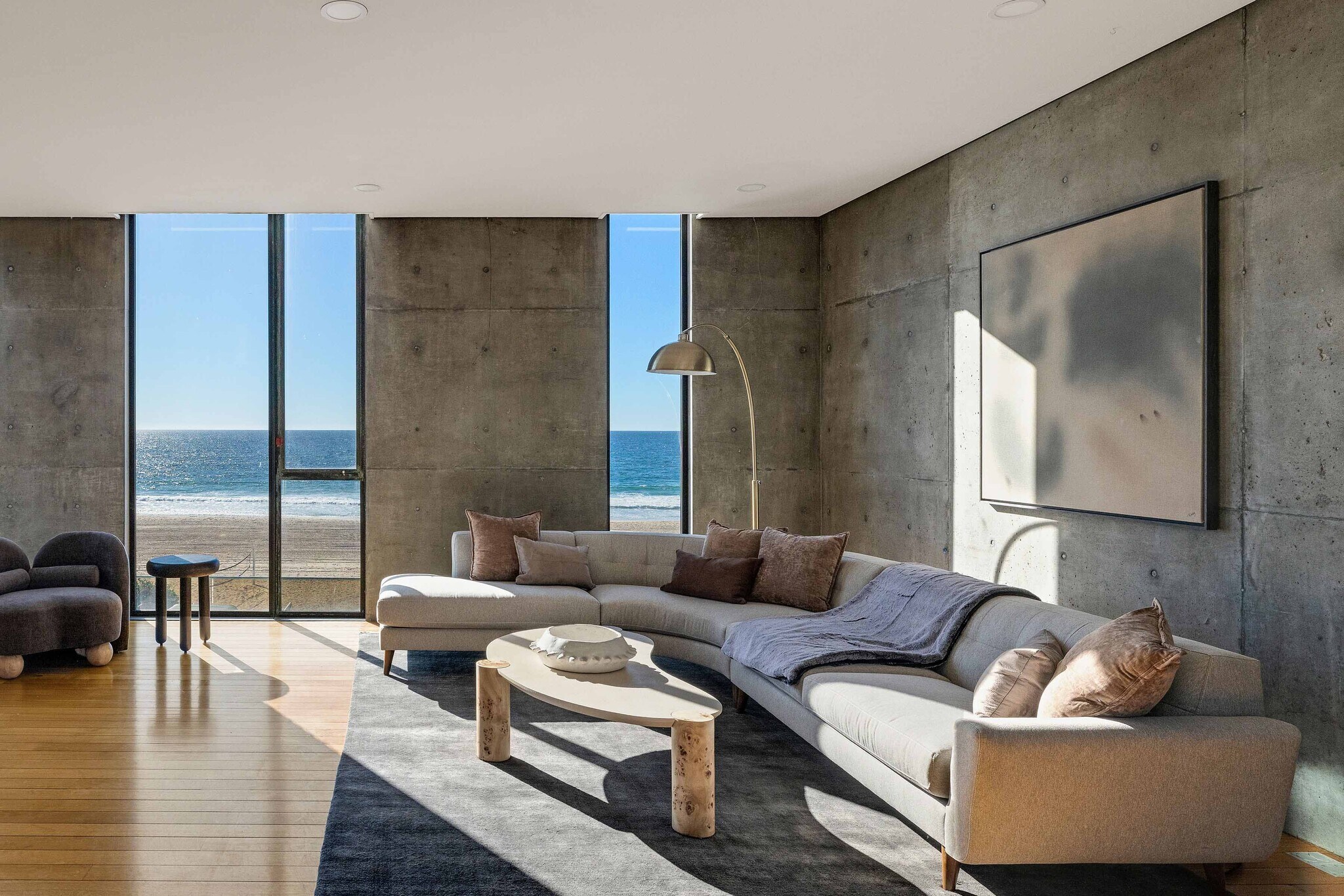 Building Photo - 1812 The Strand