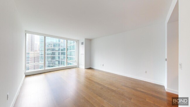 Building Photo - 400 W 61st St