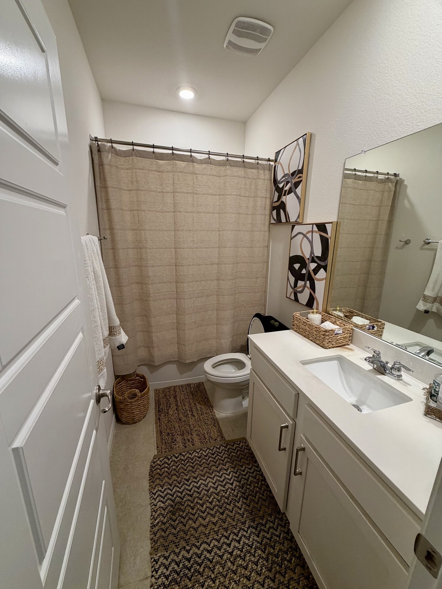 Building Photo - 901 Goldenrod Ln