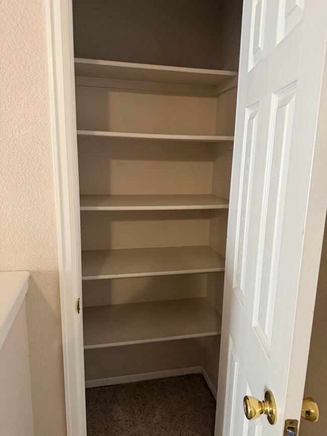 Building Photo - Roomy Midtown 3 bedroom 2 bath