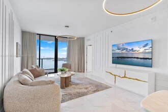 Building Photo - 700 NE 24th St