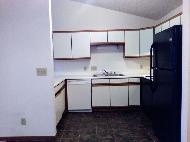 Building Photo - 200 Cardinal Dr